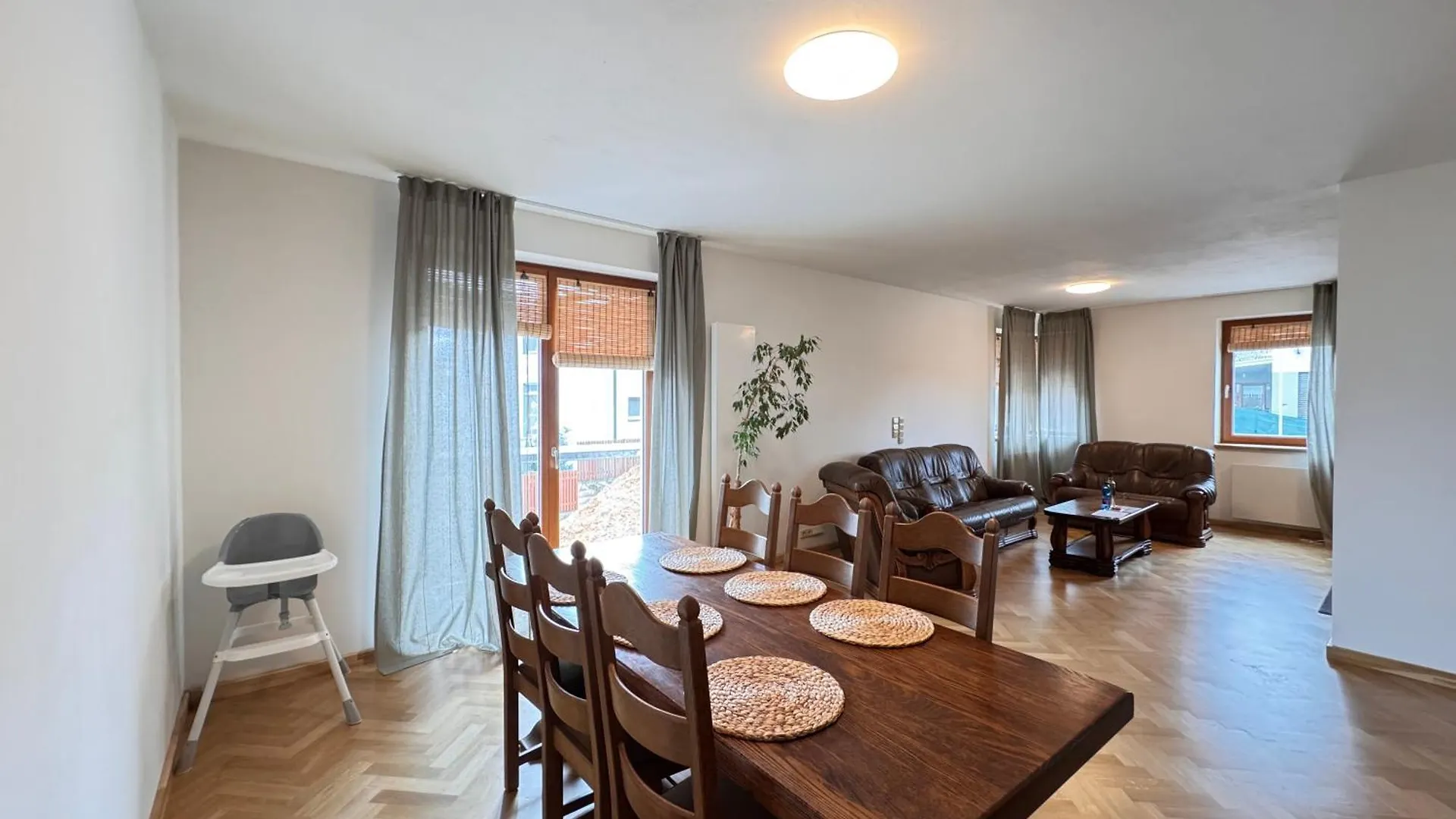 Familyvilla, New 4 Luxury Big Apartments, Parking Praag 0*,