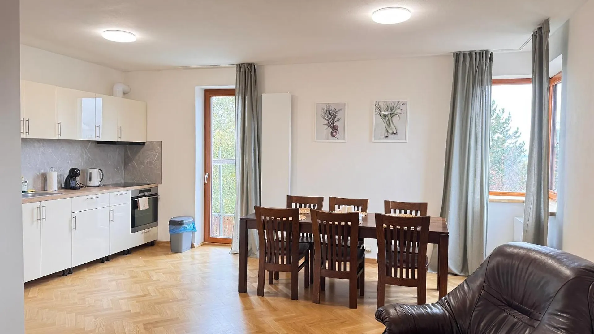 Familyvilla, New 4 Luxury Big Apartments, Parking Praag 0*,  Tsjechië