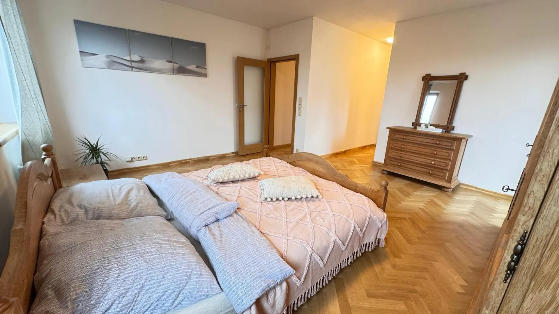 Familyvilla, New 4 Luxury Big Apartments, Parking Praag Appartement