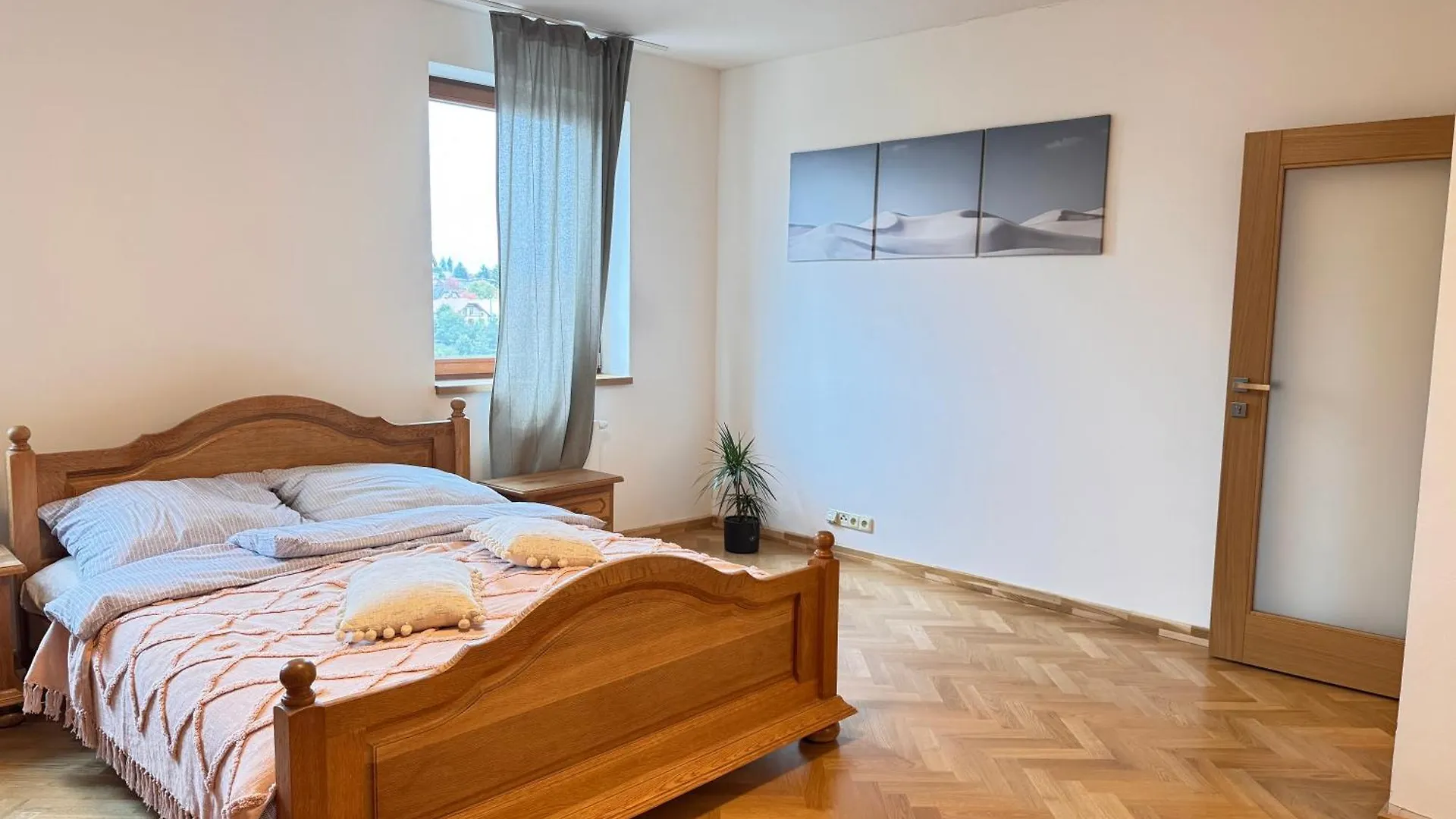 Familyvilla, New 4 Luxury Big Apartments, Parking Praag Appartement