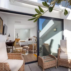 Stupendo-three Rooms-suite With Terrace -center -air Conditioning-free Park , Lisbon Portugal