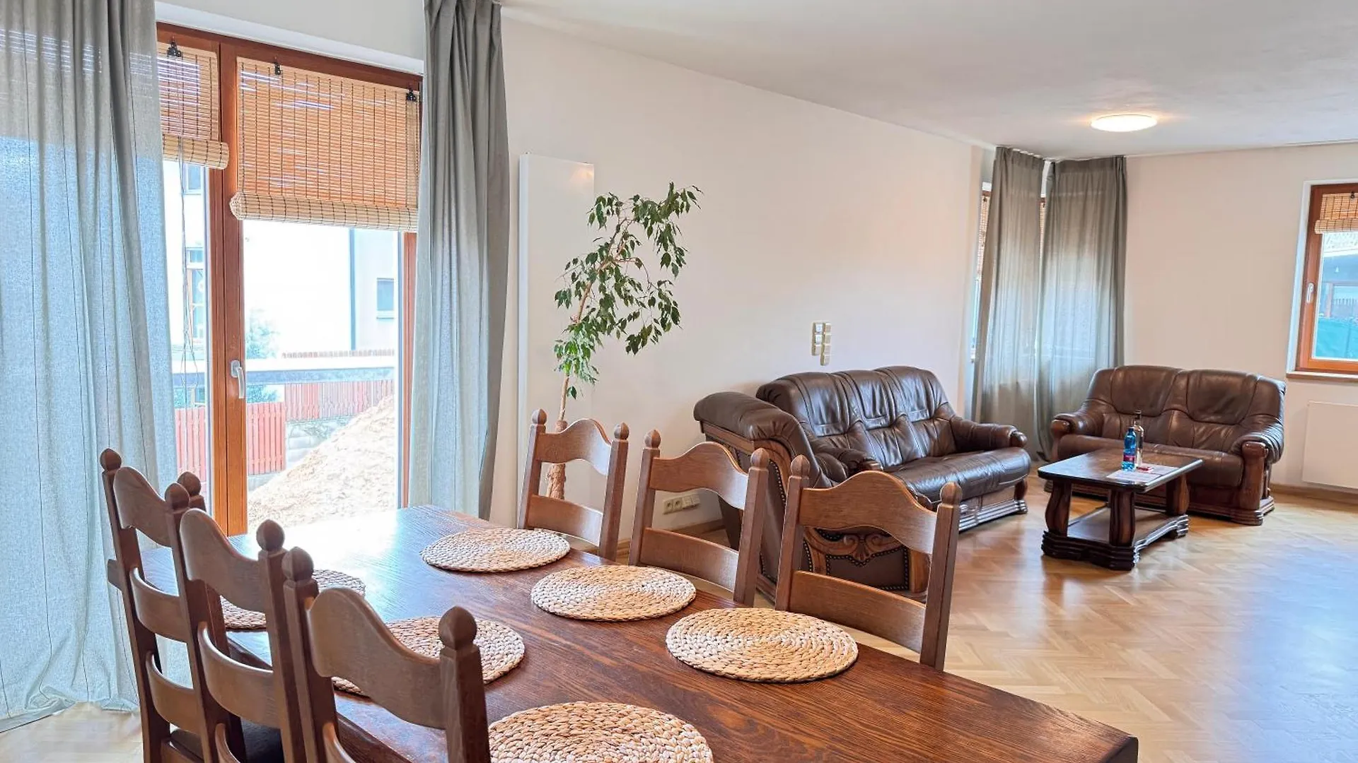 Familyvilla, New 4 Luxury Big Apartments, Parking Praha Apartmán
