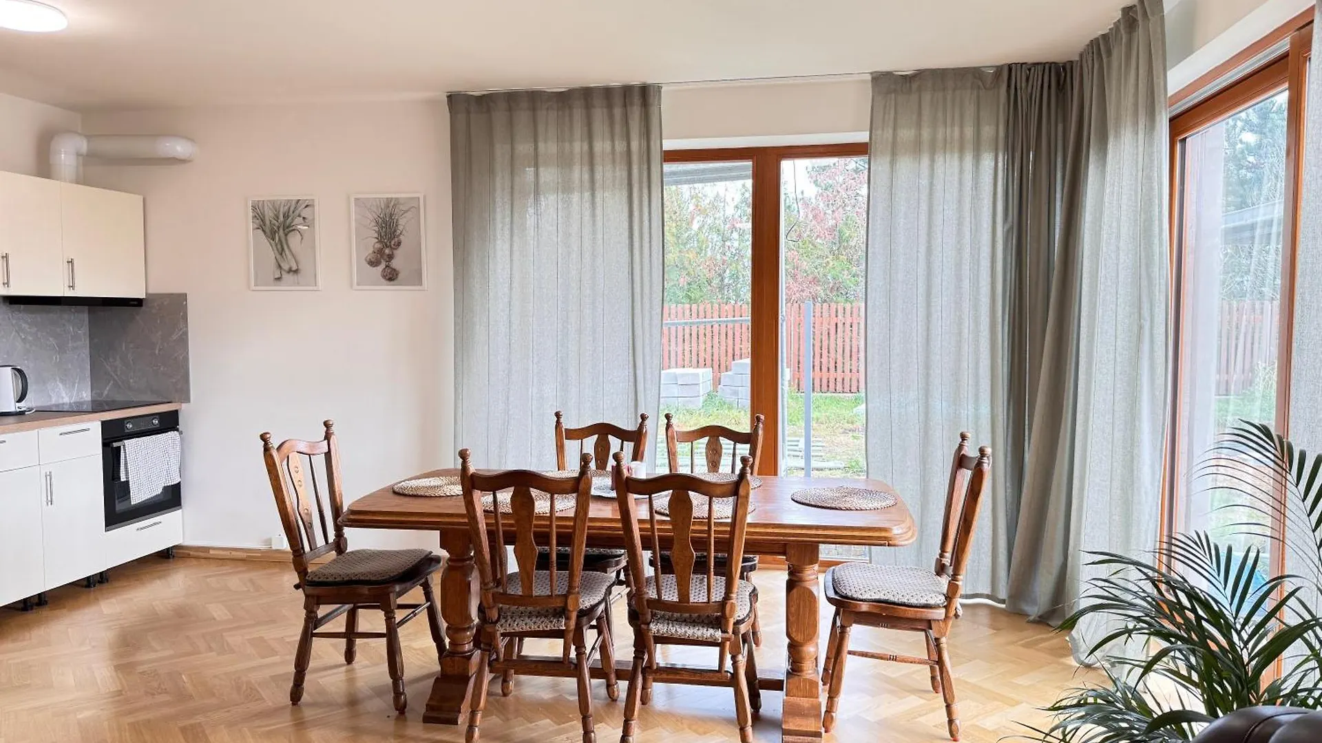 Familyvilla, New 4 Luxury Big Apartments, Parking Praha