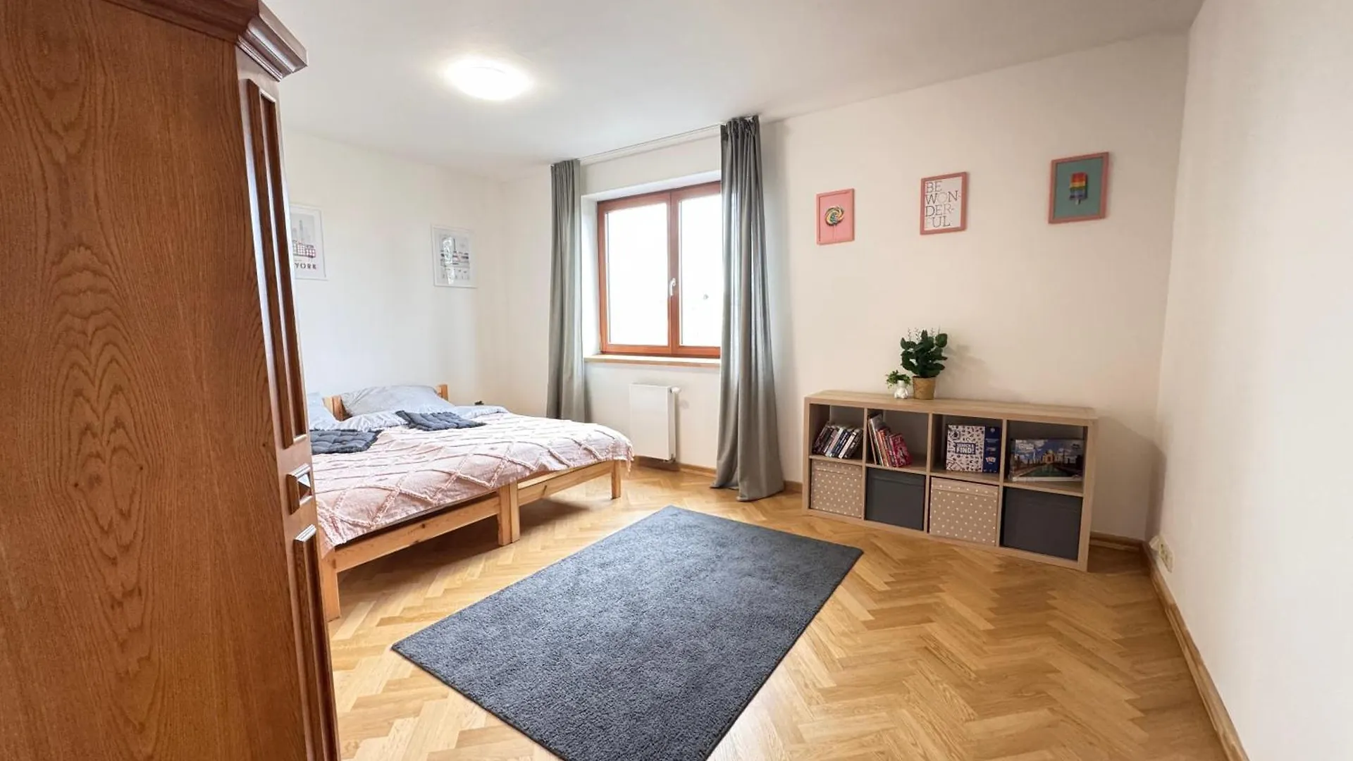Familyvilla, New 4 Luxury Big Apartments, Parking Praha