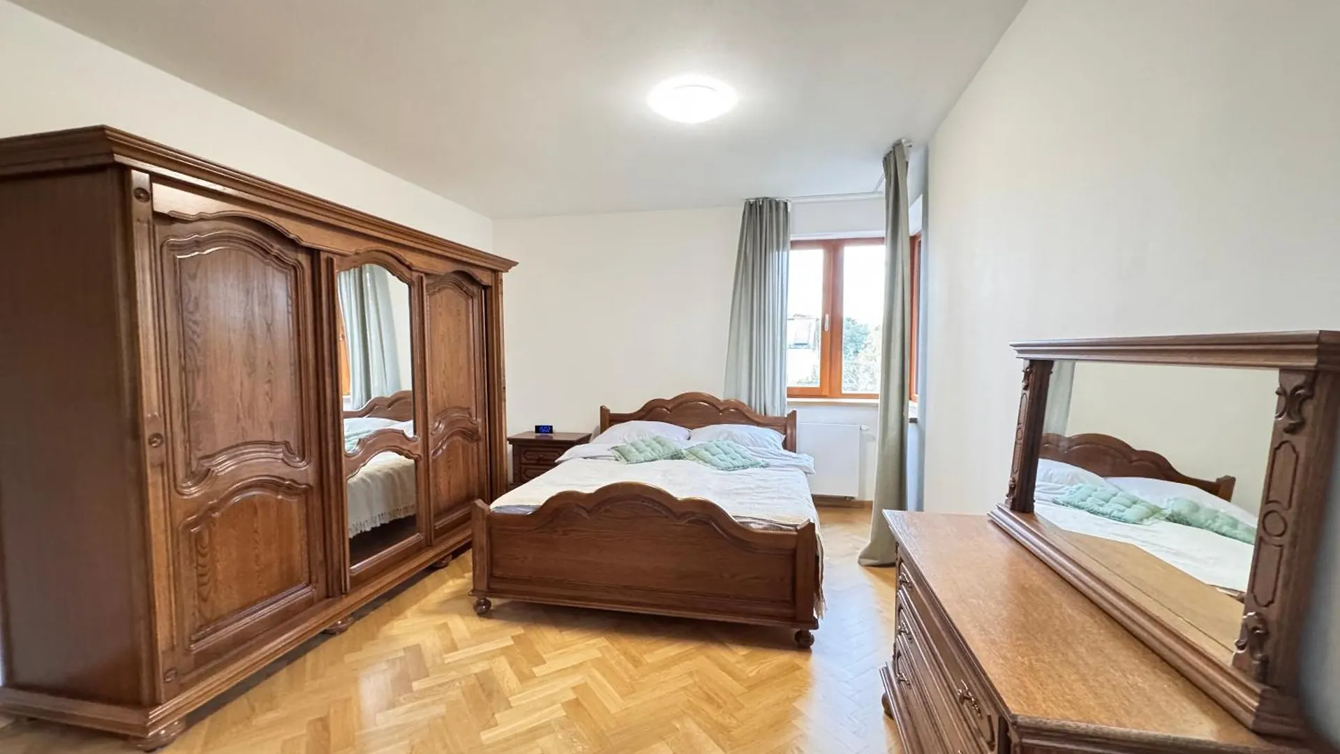 Familyvilla, New 4 Luxury Big Apartments, Parking Praha