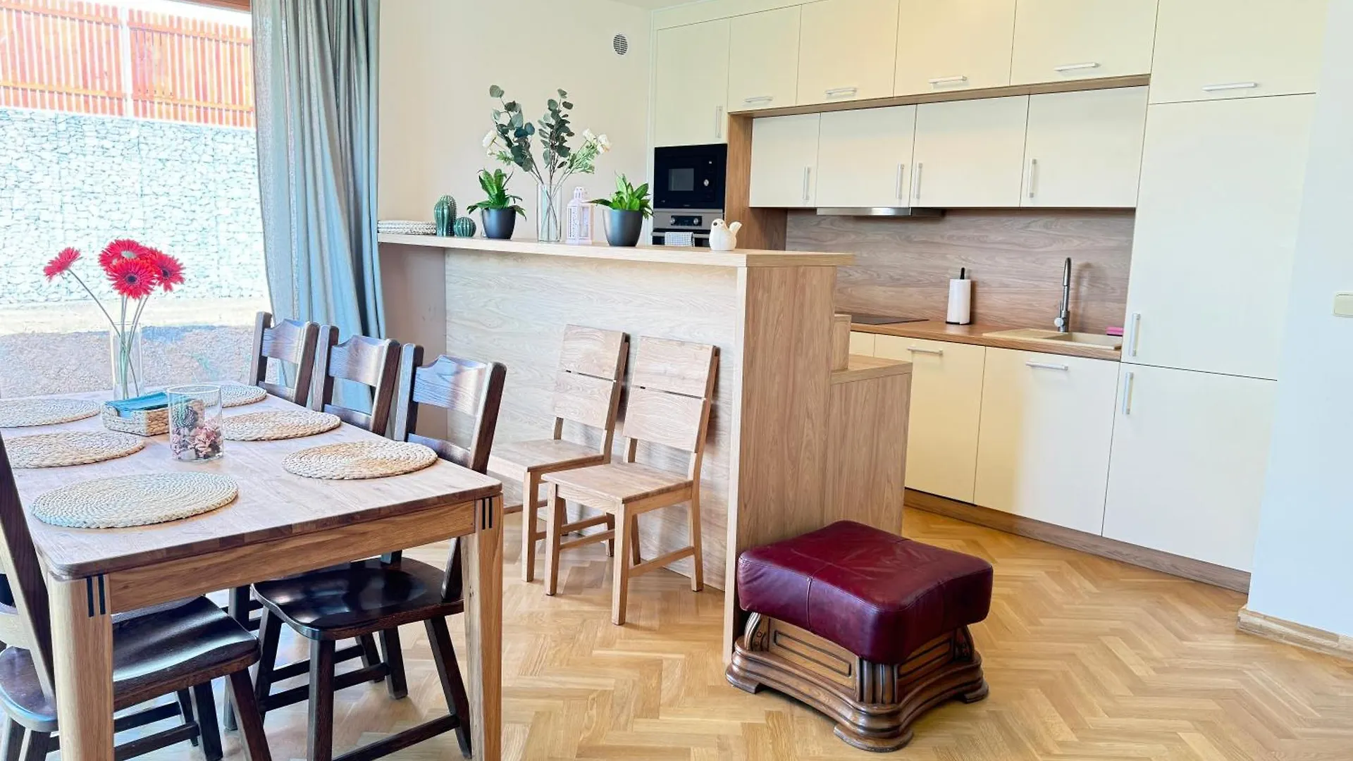Familyvilla, New 4 Luxury Big Apartments, Parking Praha
