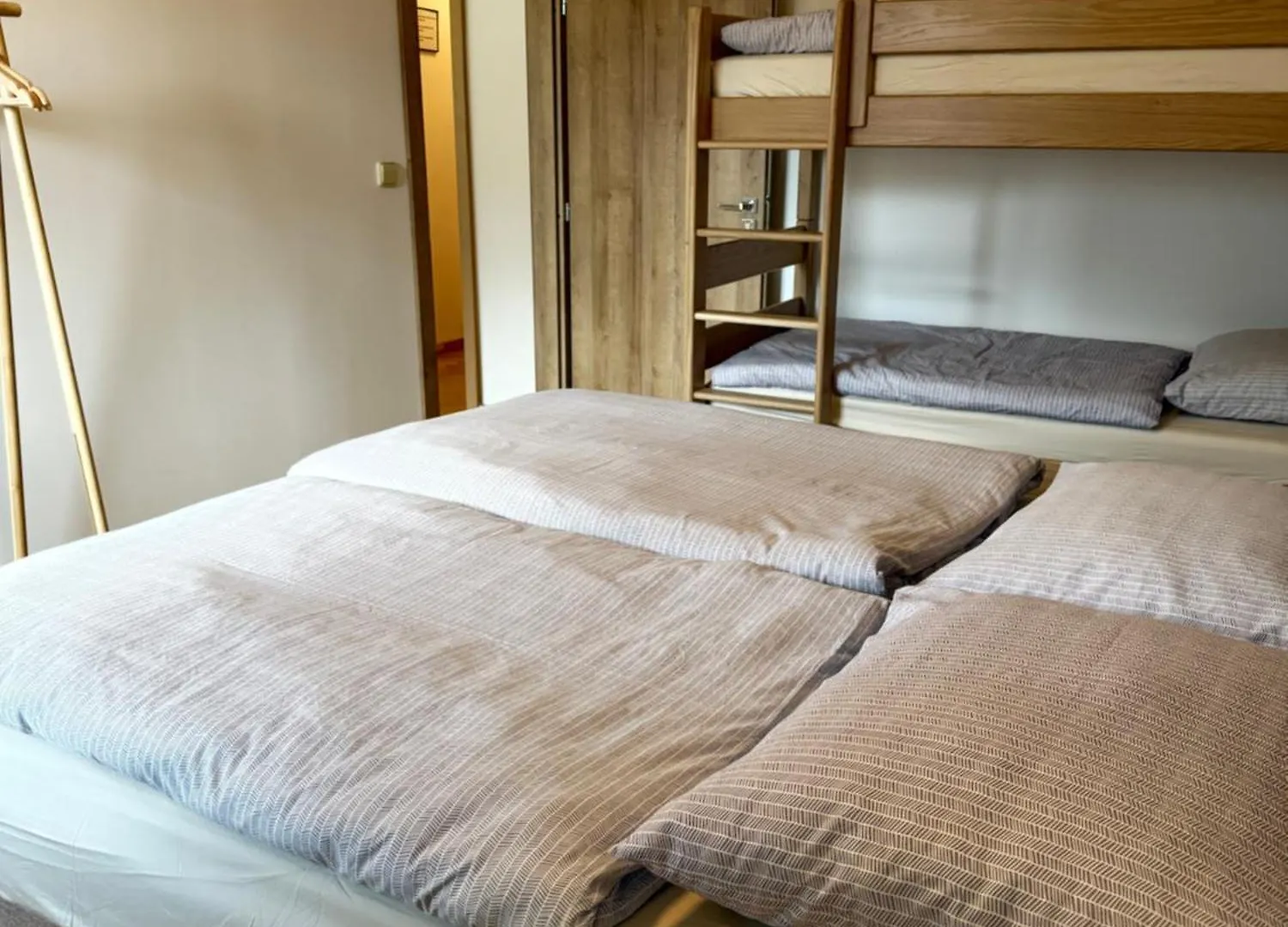 Familyvilla, New 4 Luxury Big Apartments, Parking Prague